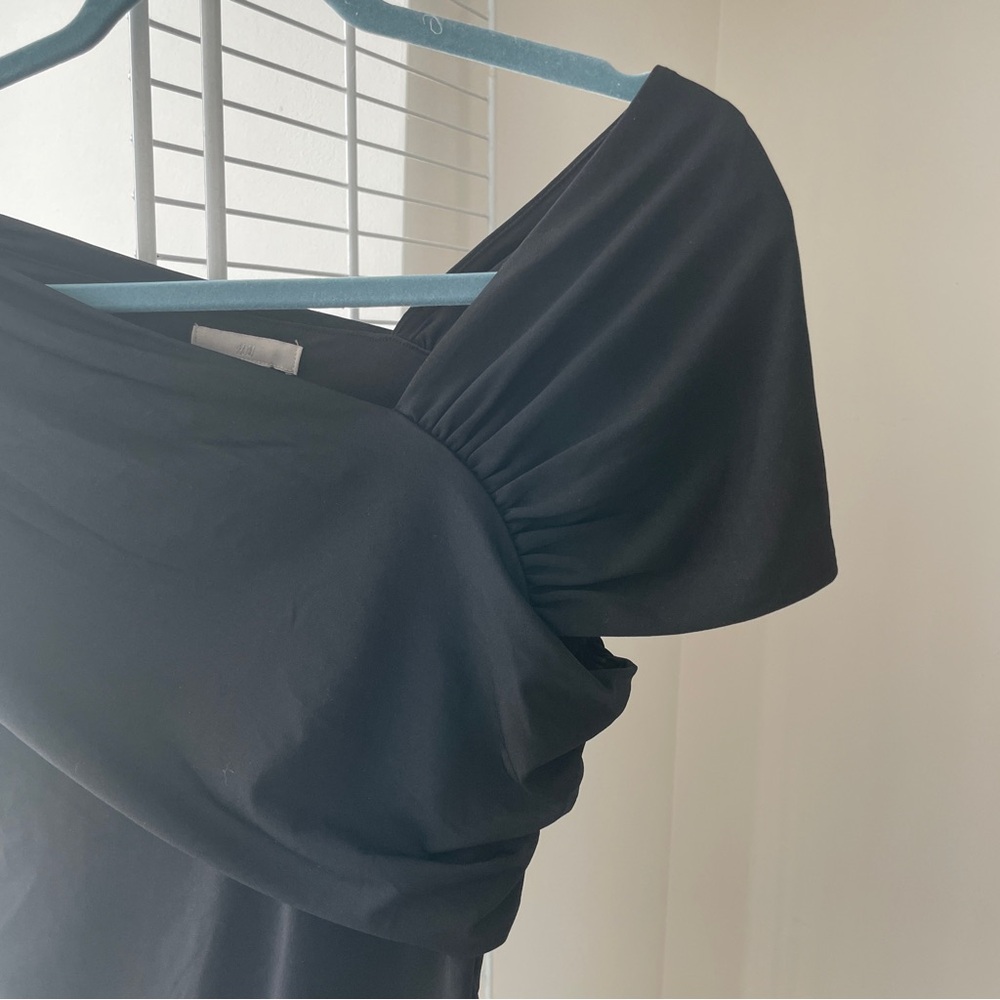 H&M Asymmetrical off-the-shoulder bodysuit - Picture 9 of 16